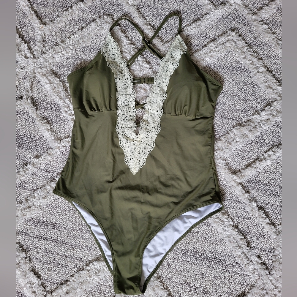 CUPSHE -Olive Green bathingsuit with crochet detail XXL